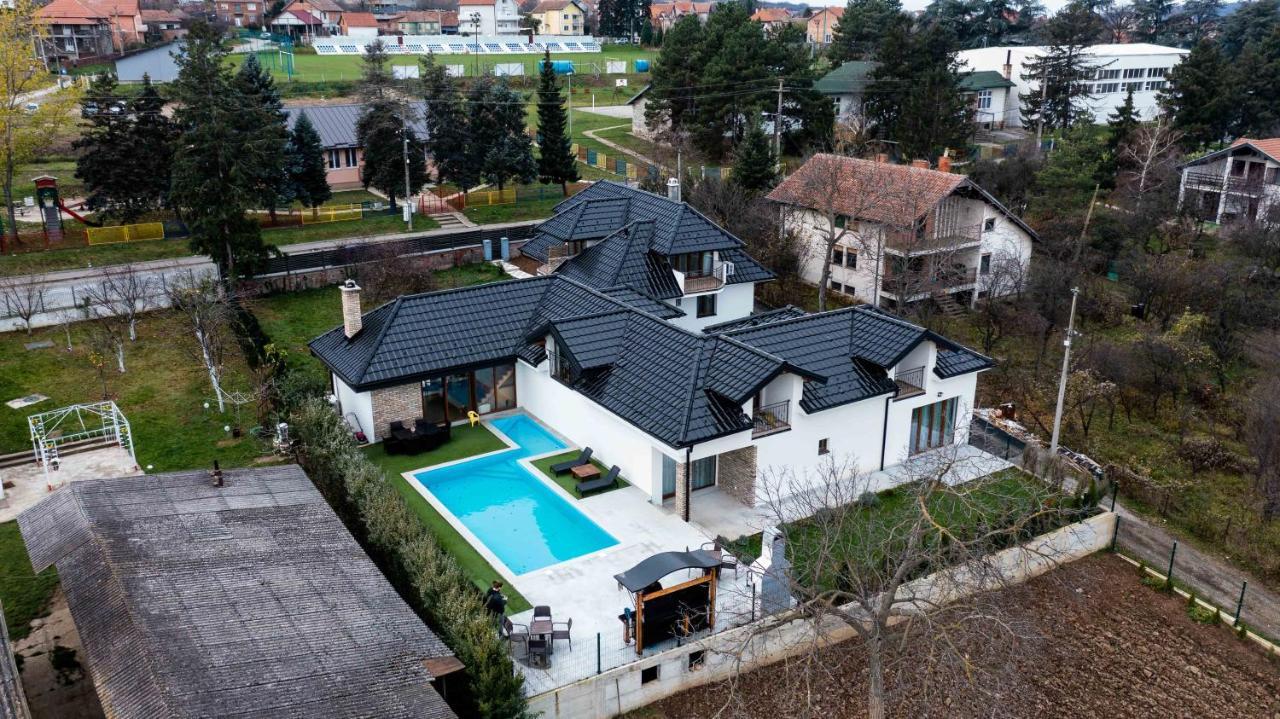 City Escape Luxury Villa Zuce Exteriör bild