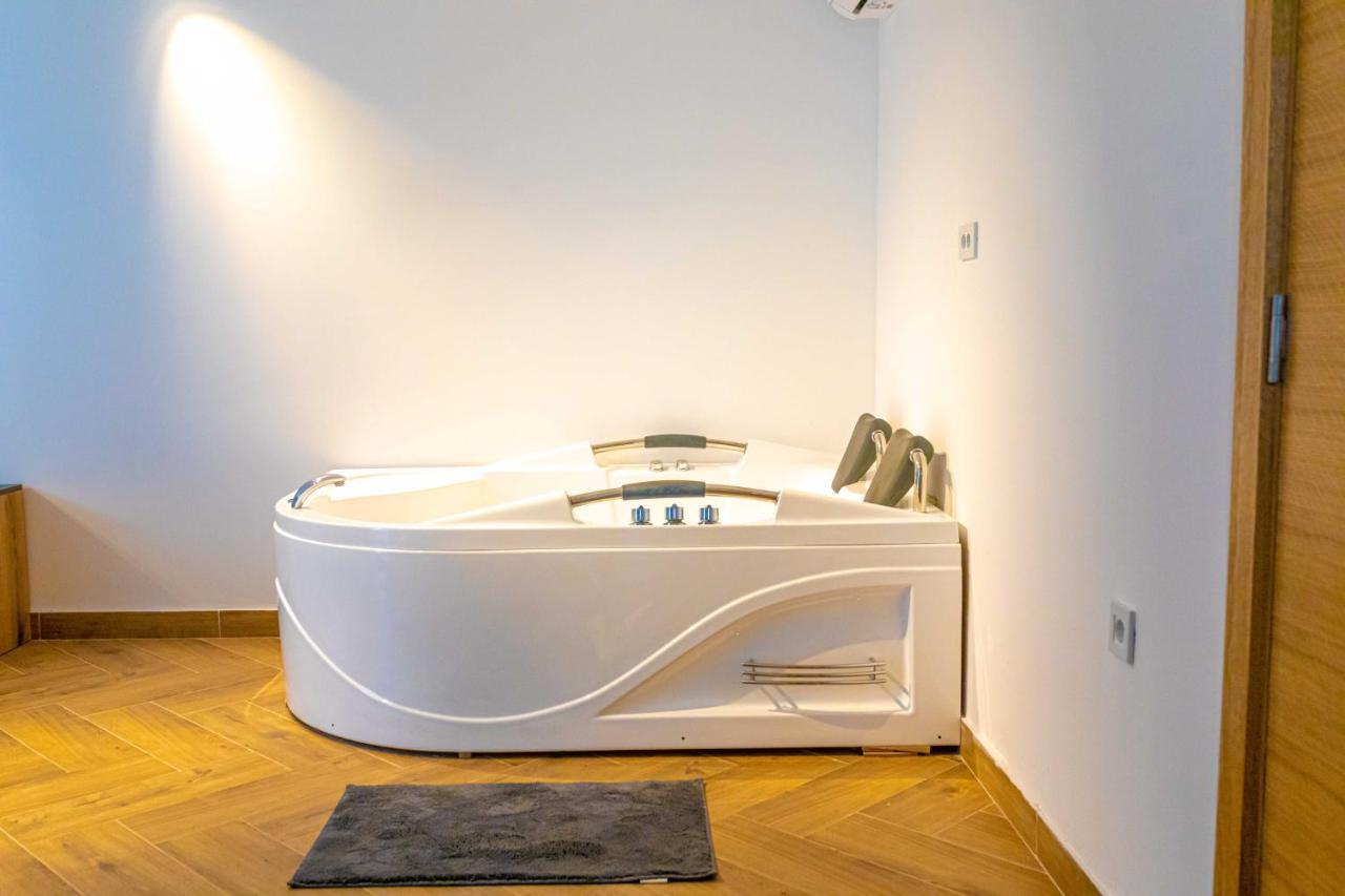 City Escape Luxury Villa Zuce Exteriör bild