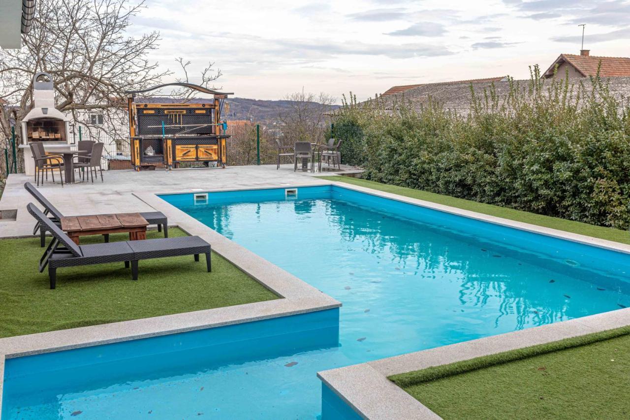City Escape Luxury Villa Zuce Exteriör bild