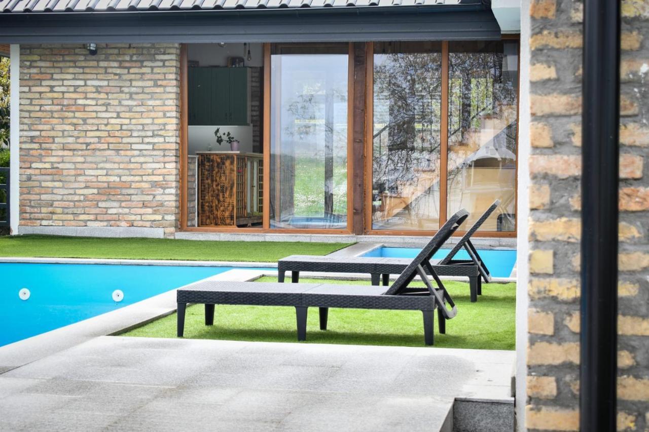 City Escape Luxury Villa Zuce Exteriör bild